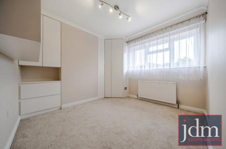 c8107721-5281-437...