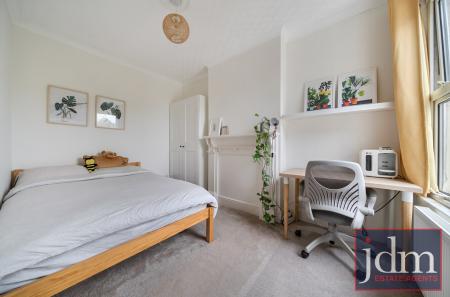 04a01351-7ae3-493...