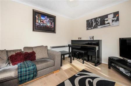 Lounge/Dining