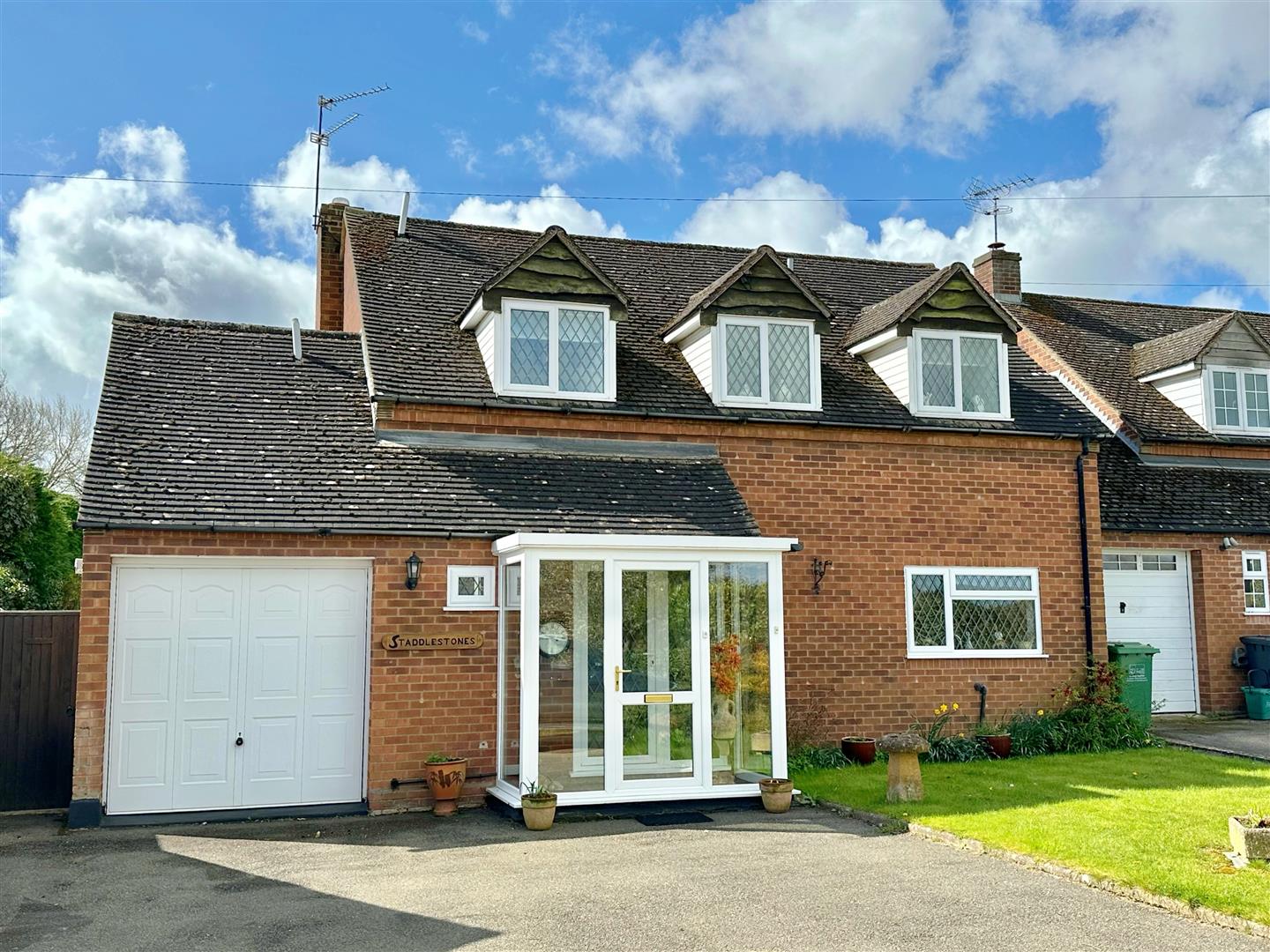 3 bedroom Link Detached House for sale in StratforduponAvon