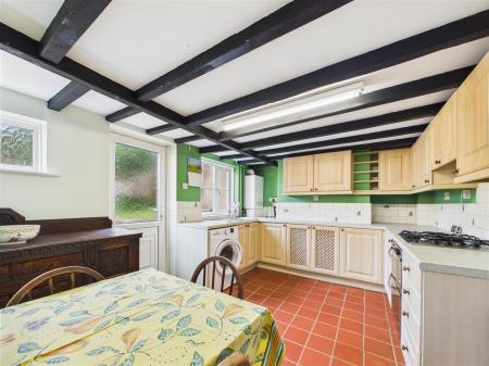 KITCHEN/DINING ROOM