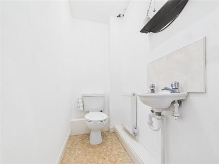 GUEST CLOAKROOM