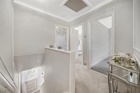 FIRST FLOOR LANDING