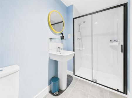 MASTER EN-SUITE