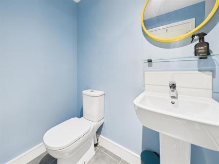 MASTER EN-SUITE