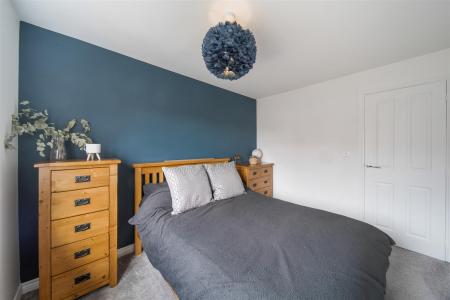 MASTER EN-SUITE