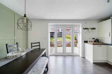 KITCHEN/DINING ROOM