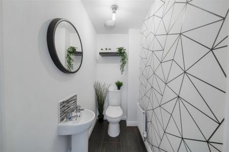GUEST CLOAKROOM