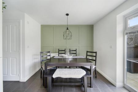 KITCHEN/DINING ROOM