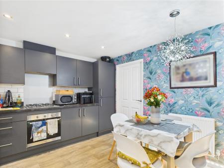 KITCHEN/DINING