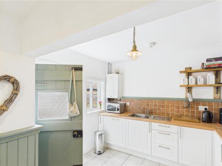 KITCHEN/DINING