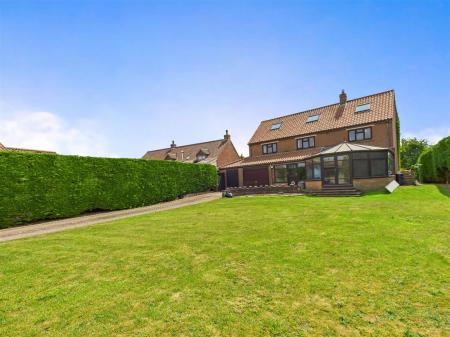 6 WADDALE END
