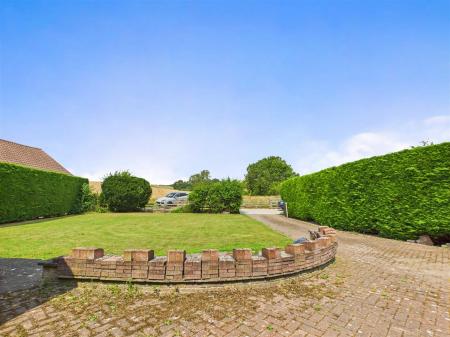 6 WADDALE END