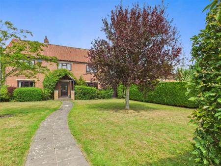 6 WADDALE END