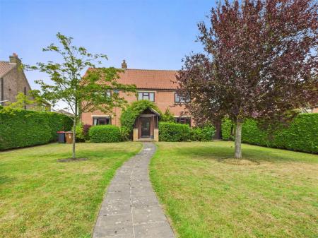 6 WADDALE END
