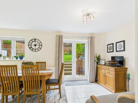 KITCHEN/DINING ROOM