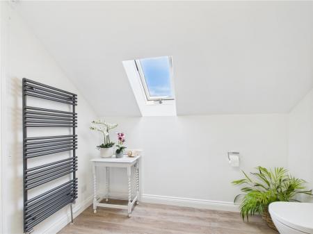 FIRST FLOOR BATHROOM