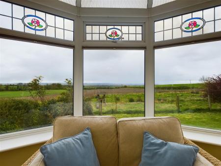 DINING ROOM/CONSERVORY