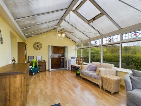 DINING ROOM/CONSERVORY