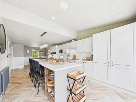 KITCHEN/DINING ROOM