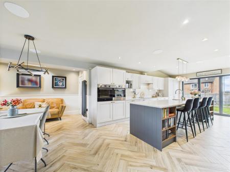 KITCHEN/DINING ROOM