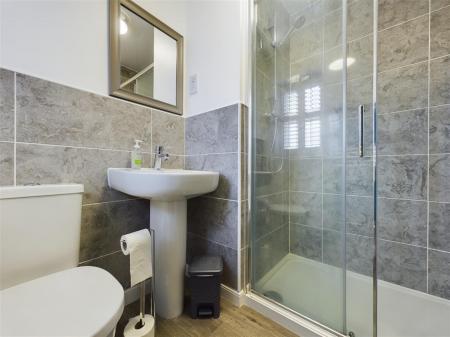 MASTER EN-SUITE