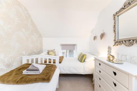 BEDROOM 4
