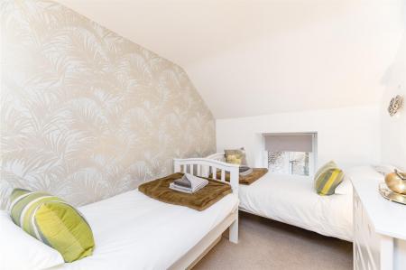 BEDROOM 4