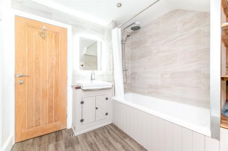 BATHROOM 2