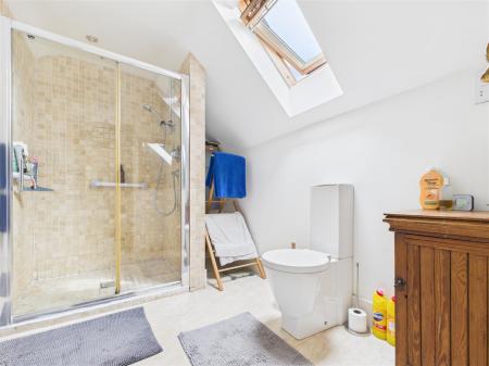 MASTER ENSUITE