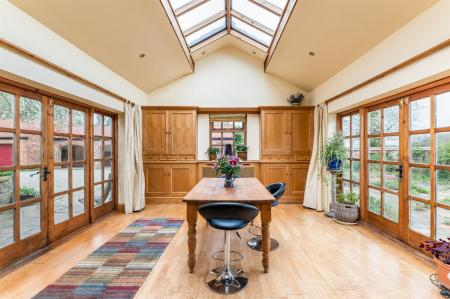 DINING/SUN ROOM