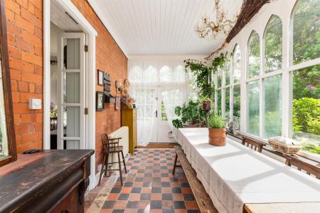 GARDEN ROOM