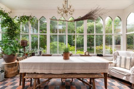 GARDEN ROOM