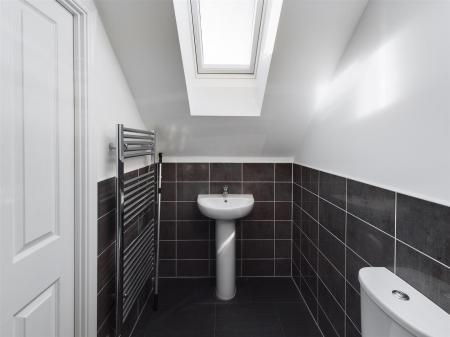 EN-SUITE BATHROOM