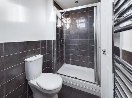 EN-SUITE BATHROOM