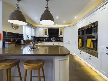 KITCHEN/RECEPTION ROOM