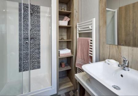 Mapleton_bathroom_779x544_63f8a49bbd.png