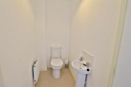GUEST CLOACKROOM