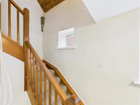 FIRST FLOOR LANDING