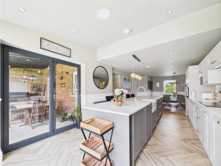 KITCHEN/DINING ROOM