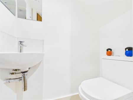 GUEST CLOAKROOM