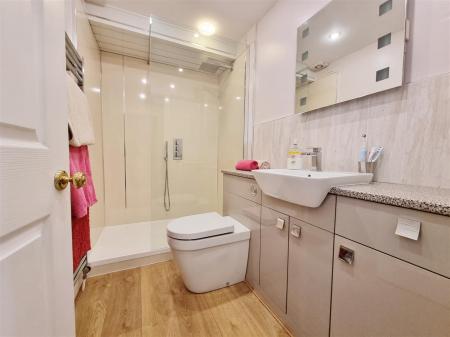 EN SUITE SHOWER ROOM/WC