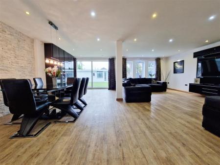 OPEN PLAN FAMILY LOUNGE-DINING ROOM