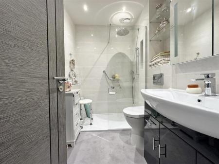 EN SUITE SHOWER/WC