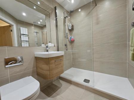 SHOWER ROOM/WC