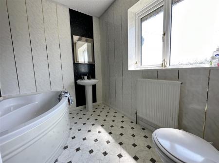 BATHROOM/WC