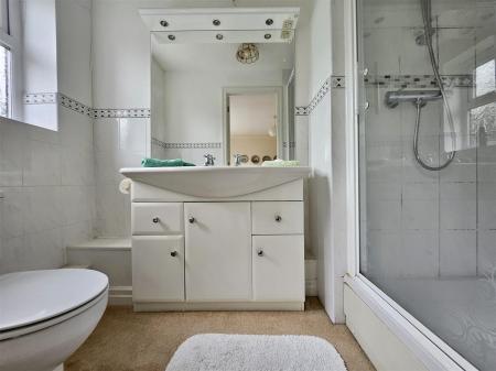 EN SUITE SHOWER ROOM/WC