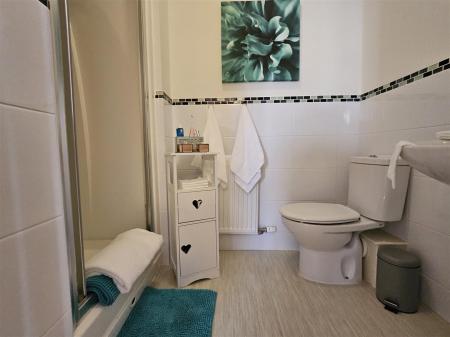 EN SUITE SHOWER/WC