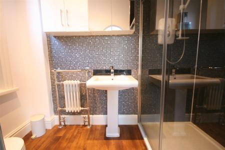 EN SUITE SHOWER/WC