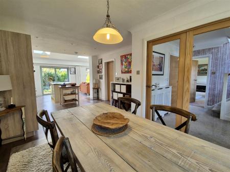 OPEN PLAN LIVING/DINING KITCHEN